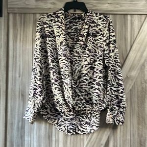 Pale pink top with darkish purply spots 💎